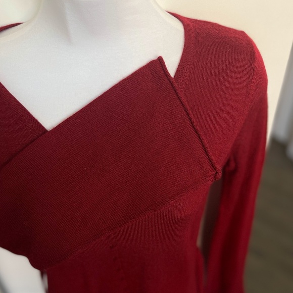 BCBG Small V neck sweater - Picture 3 of 8